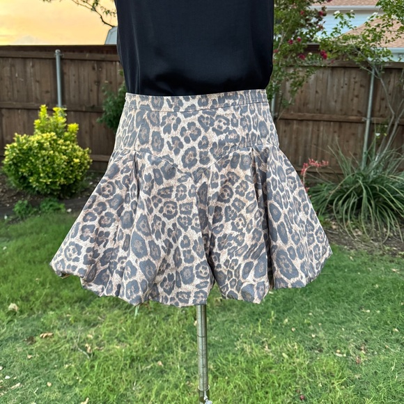 ๐ Sky To Moon Leopard Print Bubble Hem Mini Skirt, Size M - Picture 3 of 11